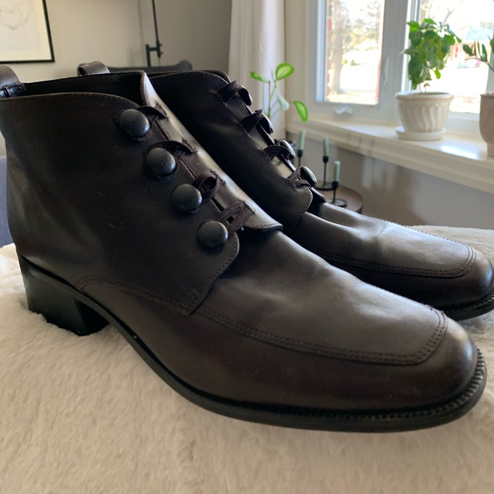 Women’s fashion 90’s era ankle boots button closures 11M dark brown with 2” heel